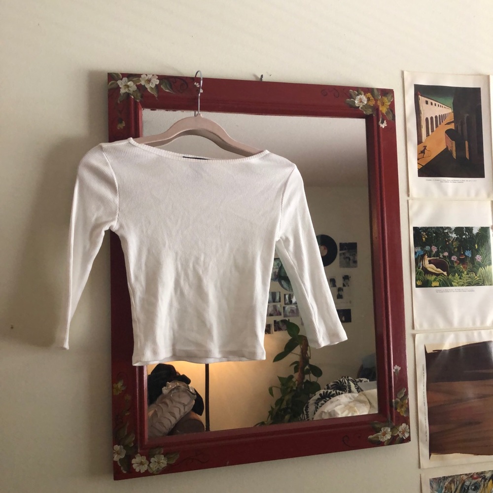 white cropped baby tee